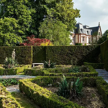 Ch\u00e2teau De Bouelles Couette-café