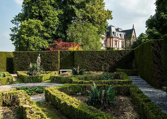 Ch\u00e2teau De Bouelles Bed & Breakfast